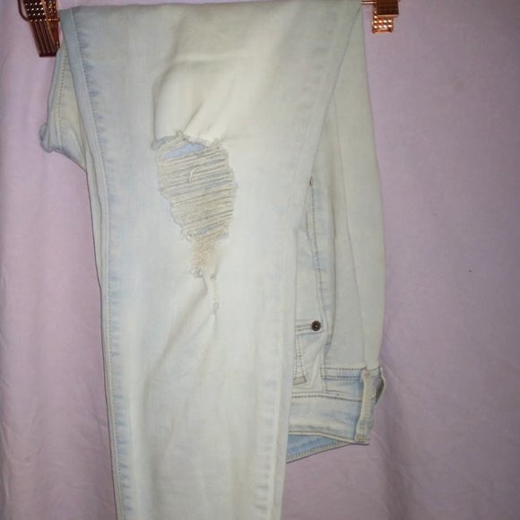 OLD NAVY MIDRISE ROCKSTAR LIGHT WASH - Picture 1 of 5